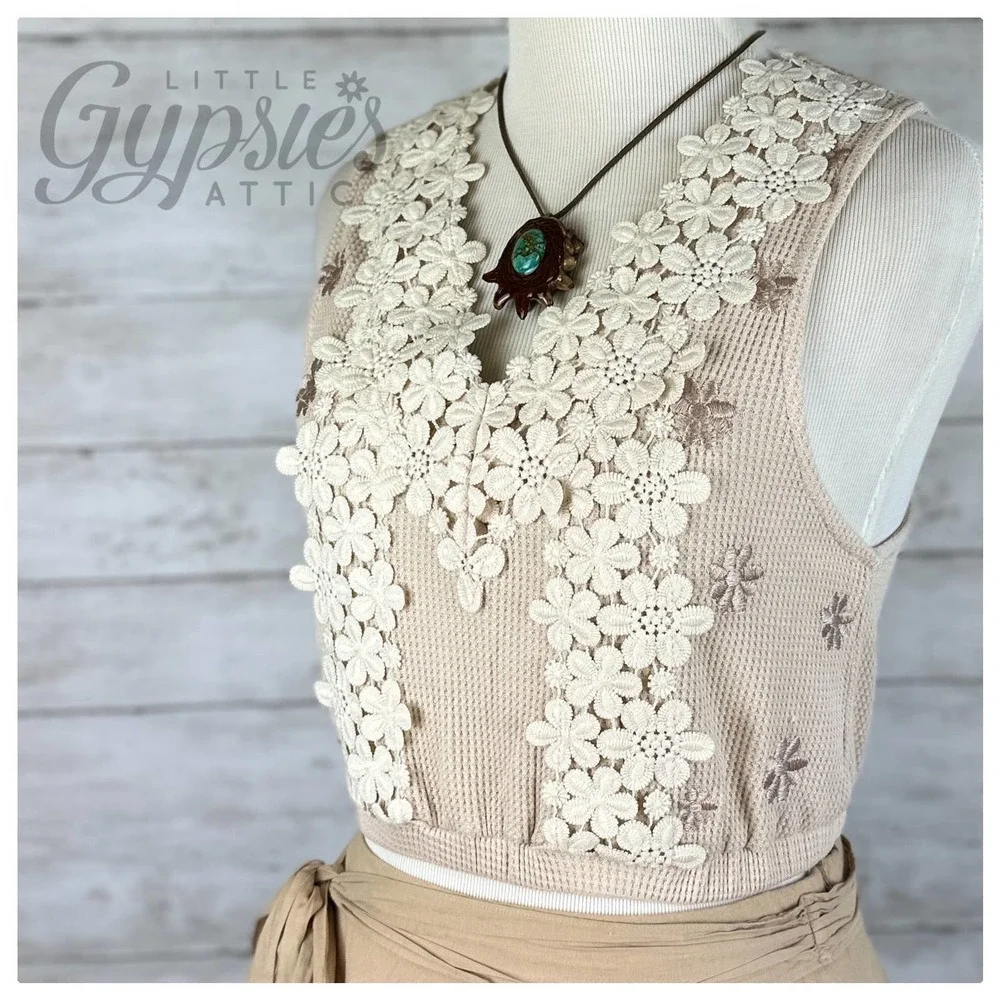POL Keep it Classy Crop Top - Picture 8 of 13